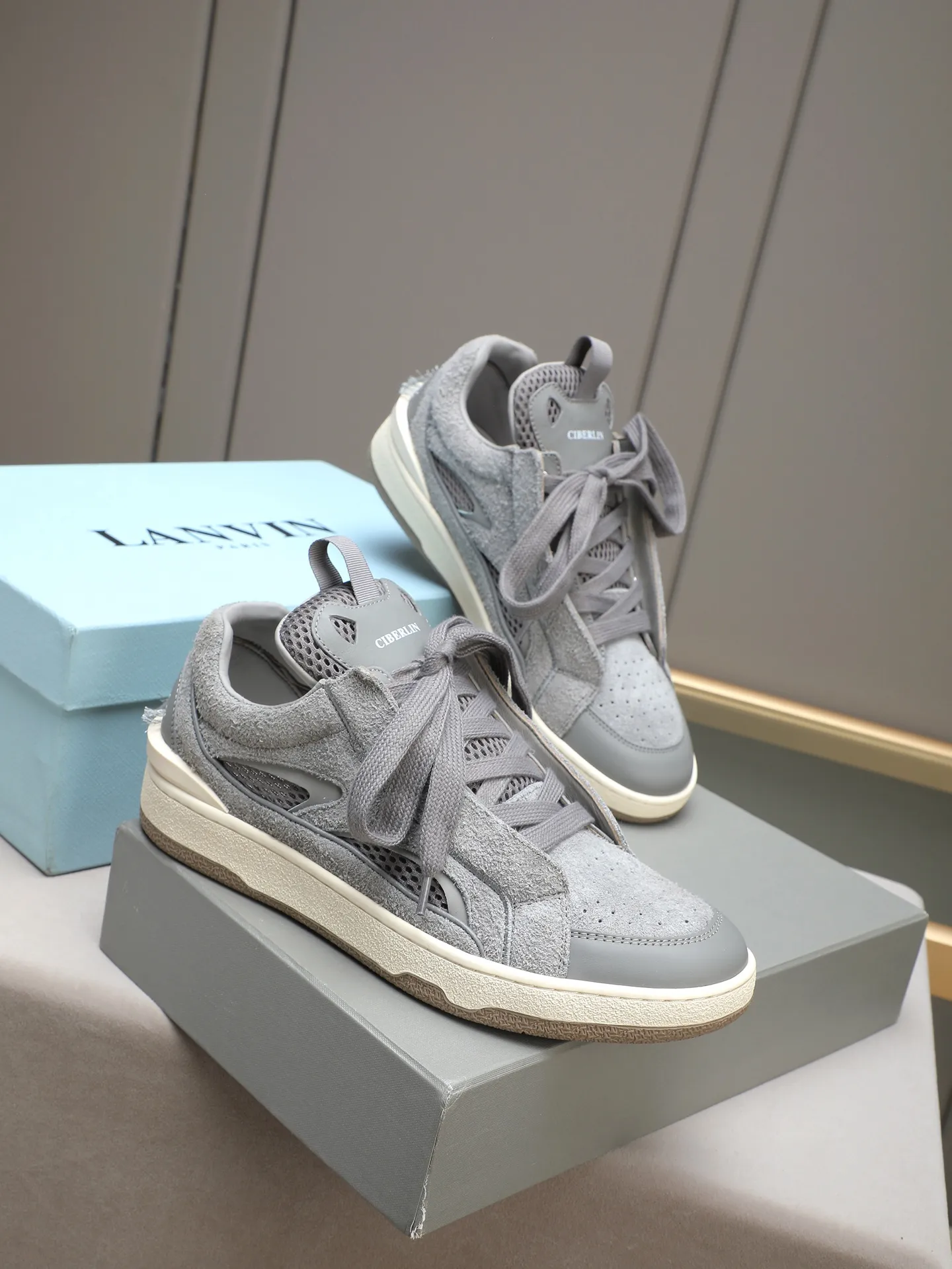 Men's shoes 💰640 [LANVIN] The latest fashionable item! High quality CLAY series‼ ️ The latest trendy products of the season 🌈Many bloggers have planted grass and purchased the original open-mold customization. The upper and outsole are sewn with mark threads without edge sealing. Multiple material splicing combination design. Very versatile for fashionable and casual wear. Comfortable on the feet. Self-recommended. Upper cowhide + cow suede + breathable mesh lining. Foot-padding cowhide. Exclusive original open-mold clear logo rubber outsole ⚠️38-44 (customized for 45)